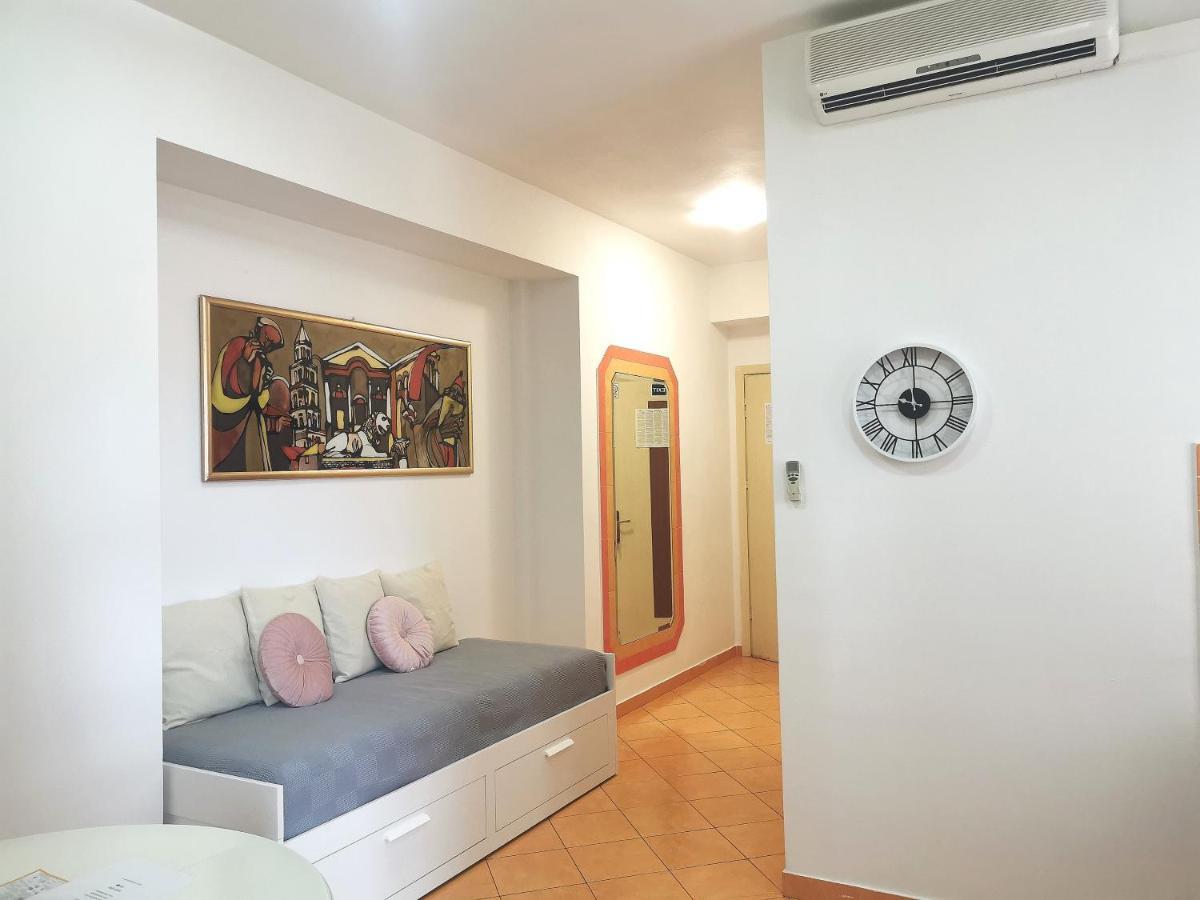 Apartments Smile Split Bagian luar foto